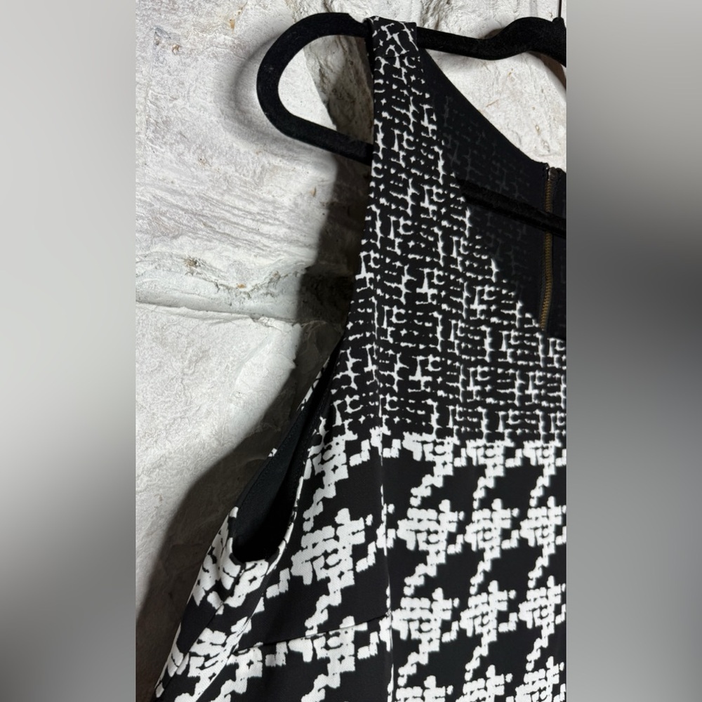 CAbi | Women’s Black & White Houndstooth Sleeveless Lined Tunic Top, Size XL - Picture 3 of 12
